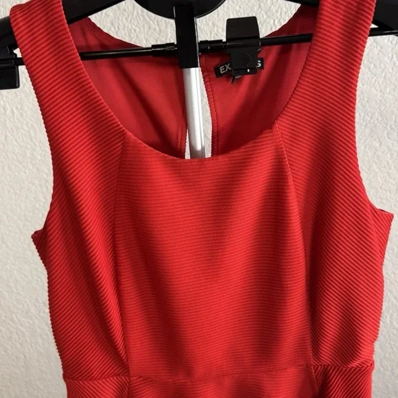 Express Red Ribbed Fit & Flare Sleevelss Skater Dress Sz M Fun Flirty Date Night - Picture 2 of 5